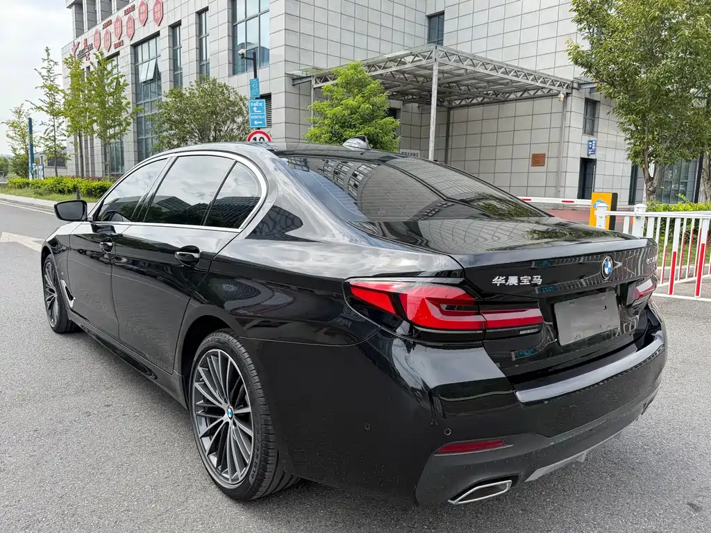 BMW 5 Series — миниатюра 16