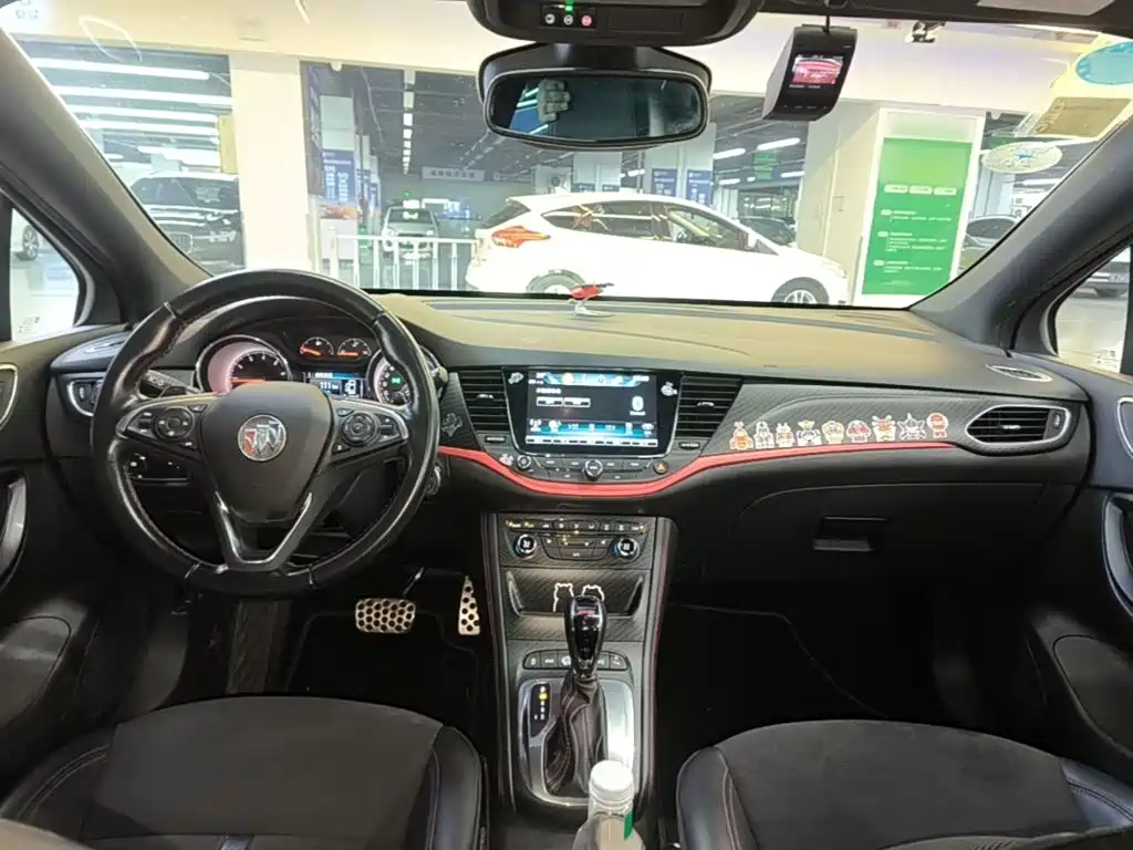 Buick Verano — миниатюра 10