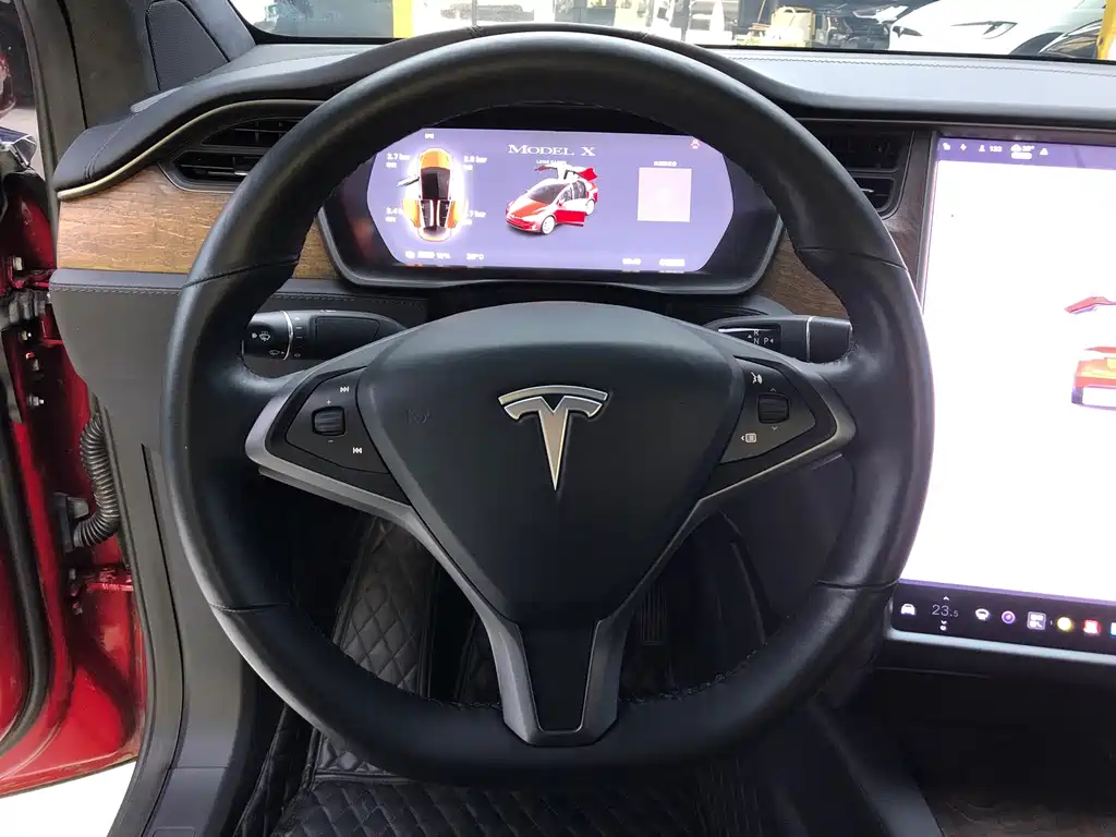 Tesla Model X — миниатюра 9