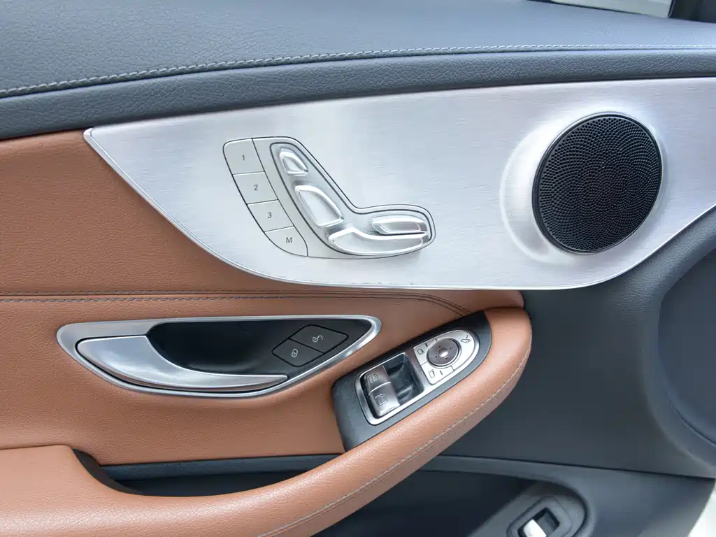 Mercedes-Benz C-Class (Import) — миниатюра 17