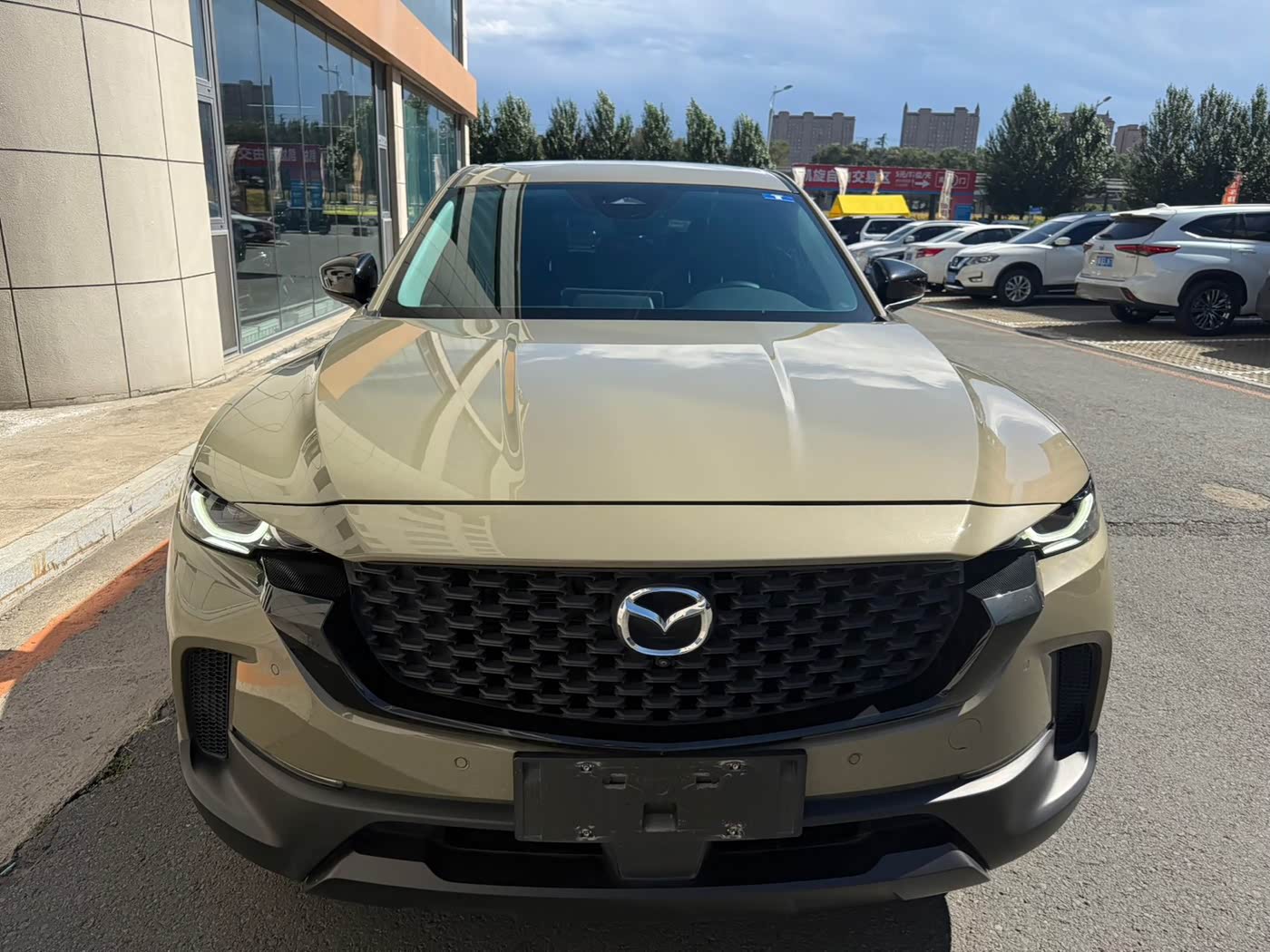Mazda Mazda CX-50 Xingye 2.0 л 2023 г. шампань/коричневый, пробег 25000 км