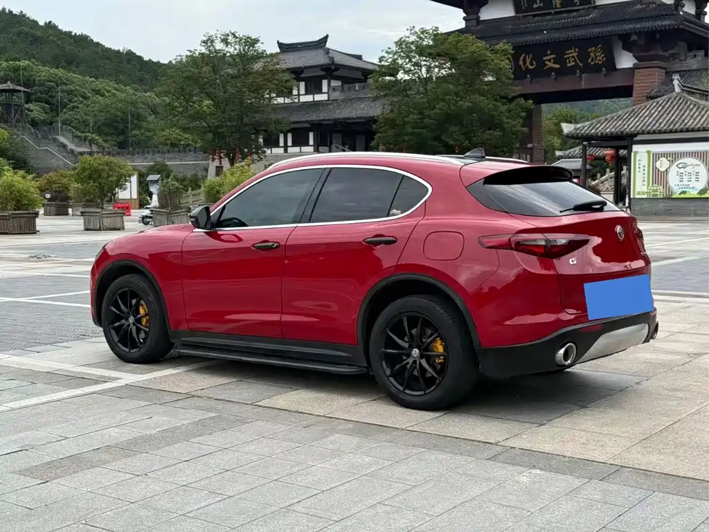 Alfa Romeo Stelvio — миниатюра 6