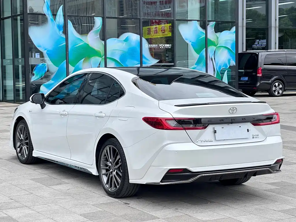Toyota Camry — миниатюра 7