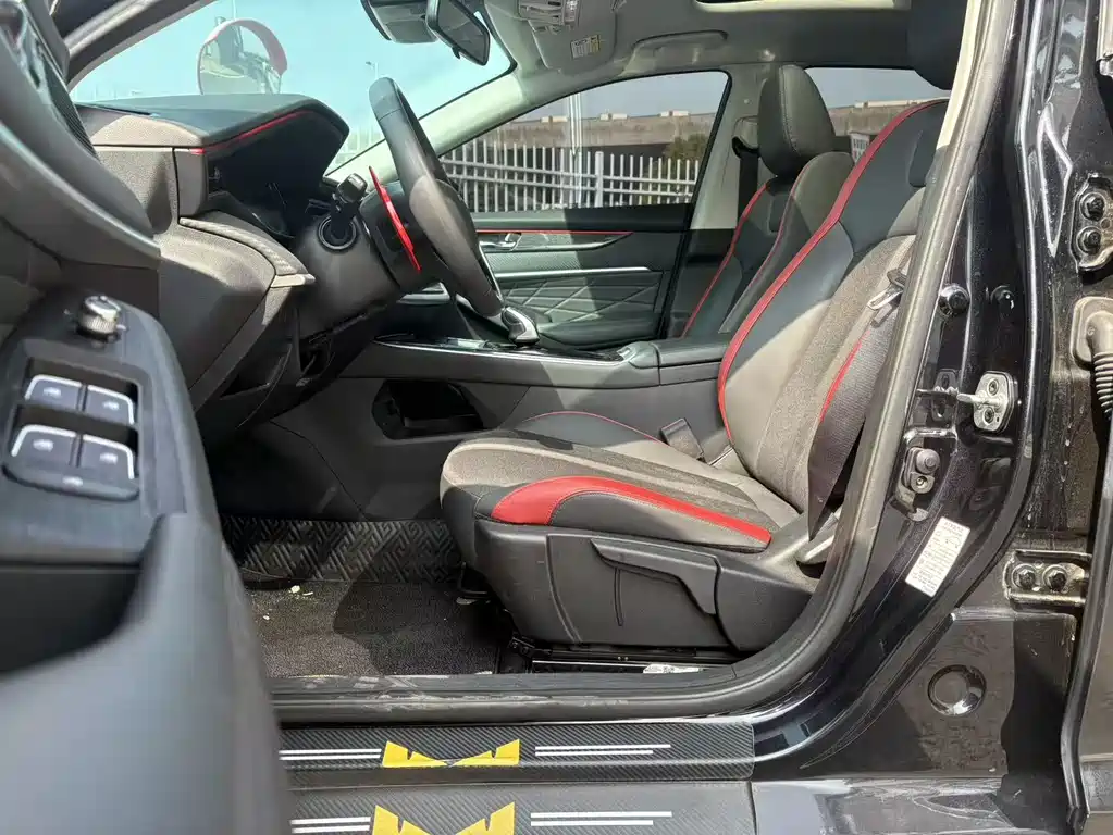 DONGFENG YI HYUN MAX