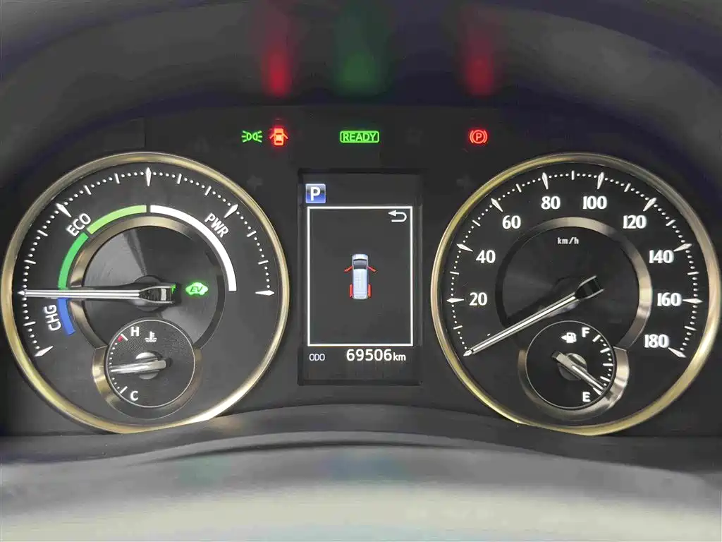 Toyota Alphard — миниатюра 20