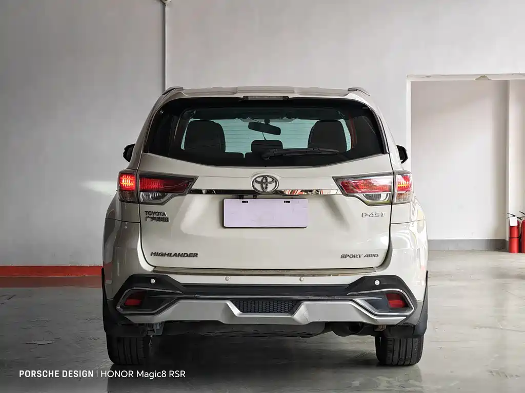 Toyota Highlander 2015 2.0T Luxury 7 мест