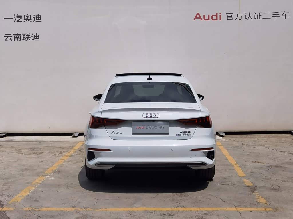 Audi A3 1.4 л 2023 г. Белый, пробег 34000 км