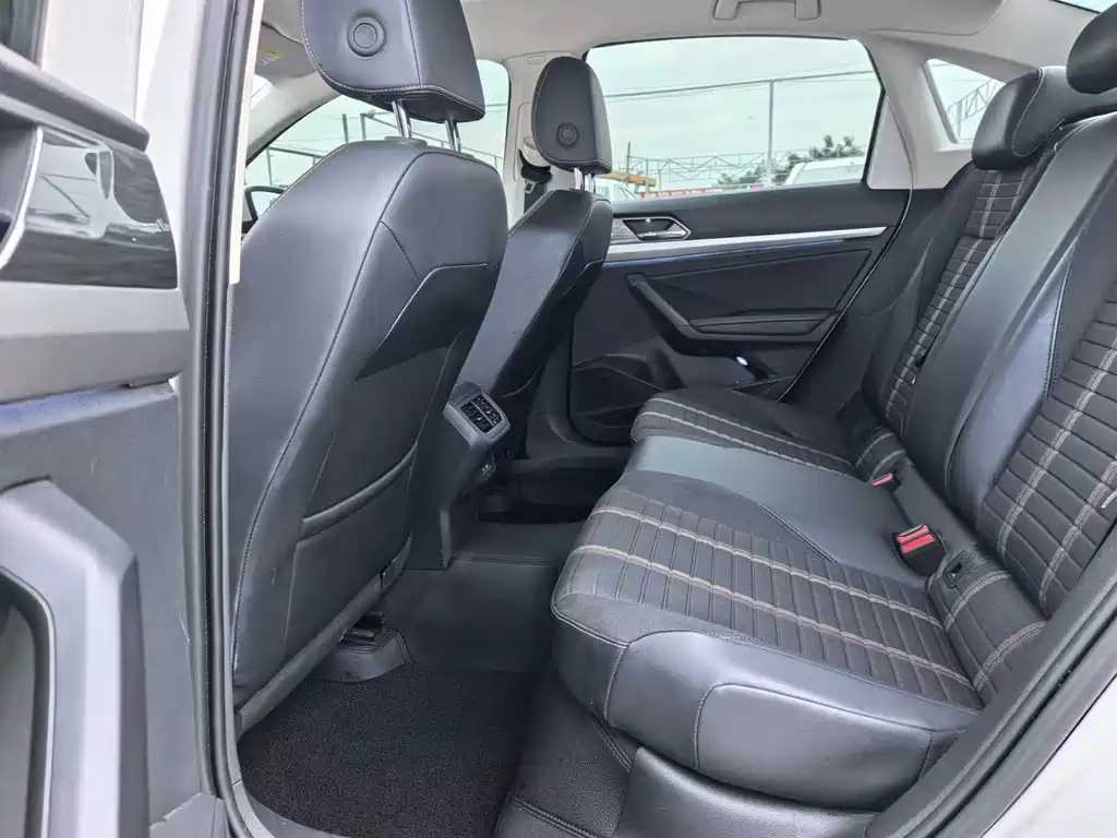 Volkswagen Lavida — миниатюра 6