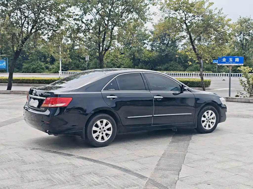 Toyota Camry — миниатюра 2