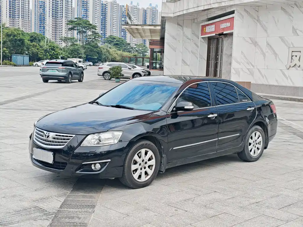 Toyota Camry — миниатюра 13