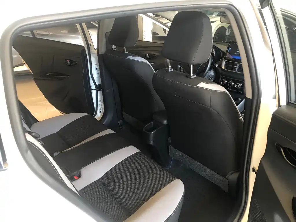 Toyota Yaris L — миниатюра 5