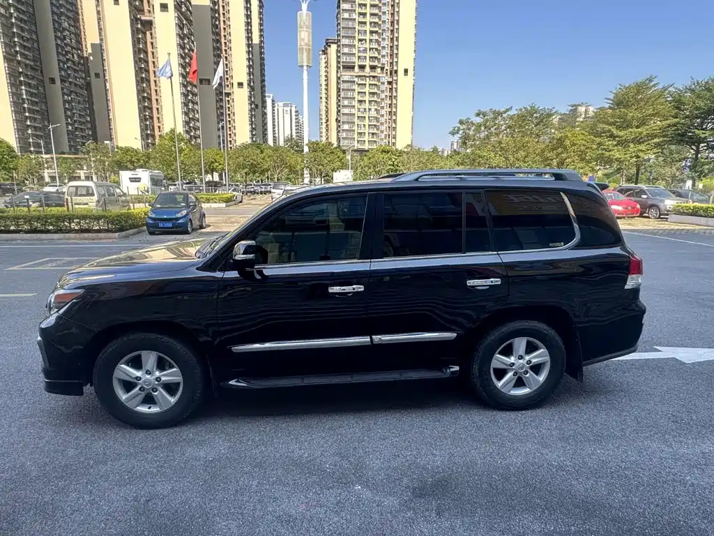 Lexus LX — миниатюра 3