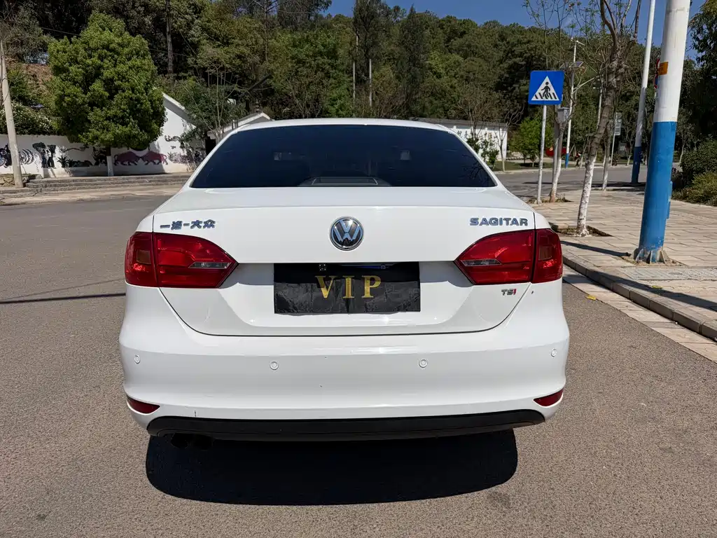 Volkswagen Sagitar 2012 1.4TSI AT Luxury