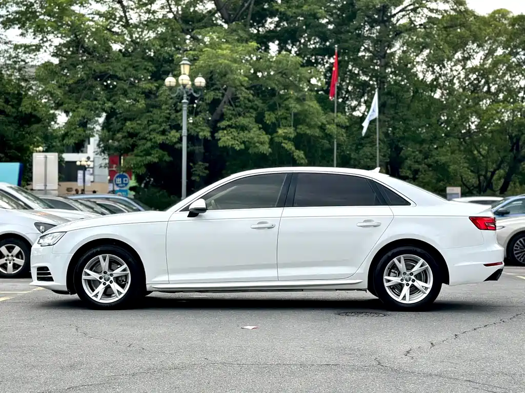 Audi A4L — миниатюра 2