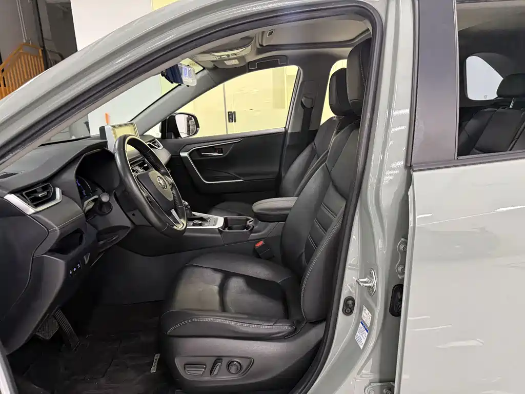 Toyota RAV4 — миниатюра 11