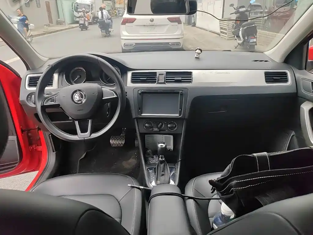 Skoda Rapid Spaceback — миниатюра 10