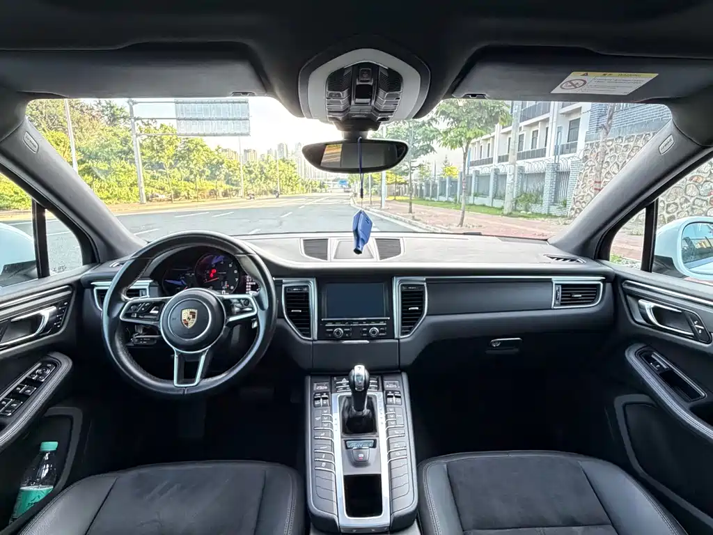 Porsche Macan — миниатюра 14
