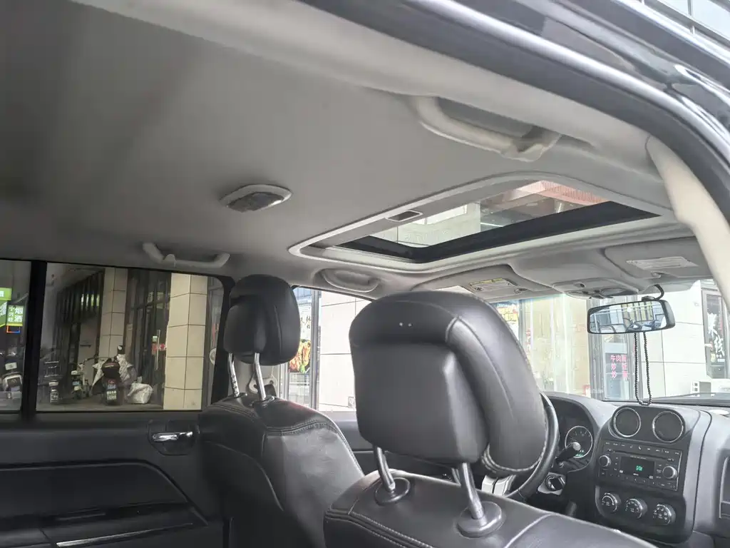 Jeep Compass (Import) — миниатюра 11