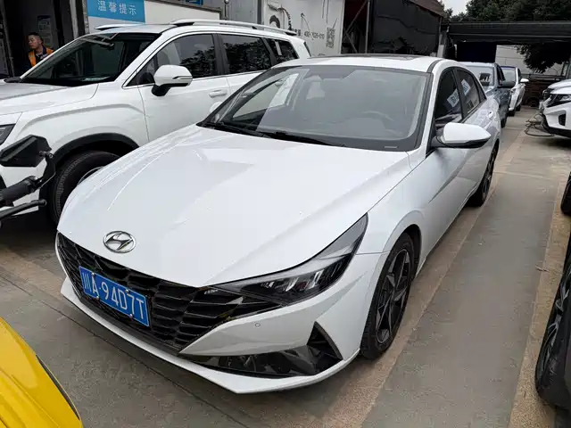 HYUNDAI ELANTRA