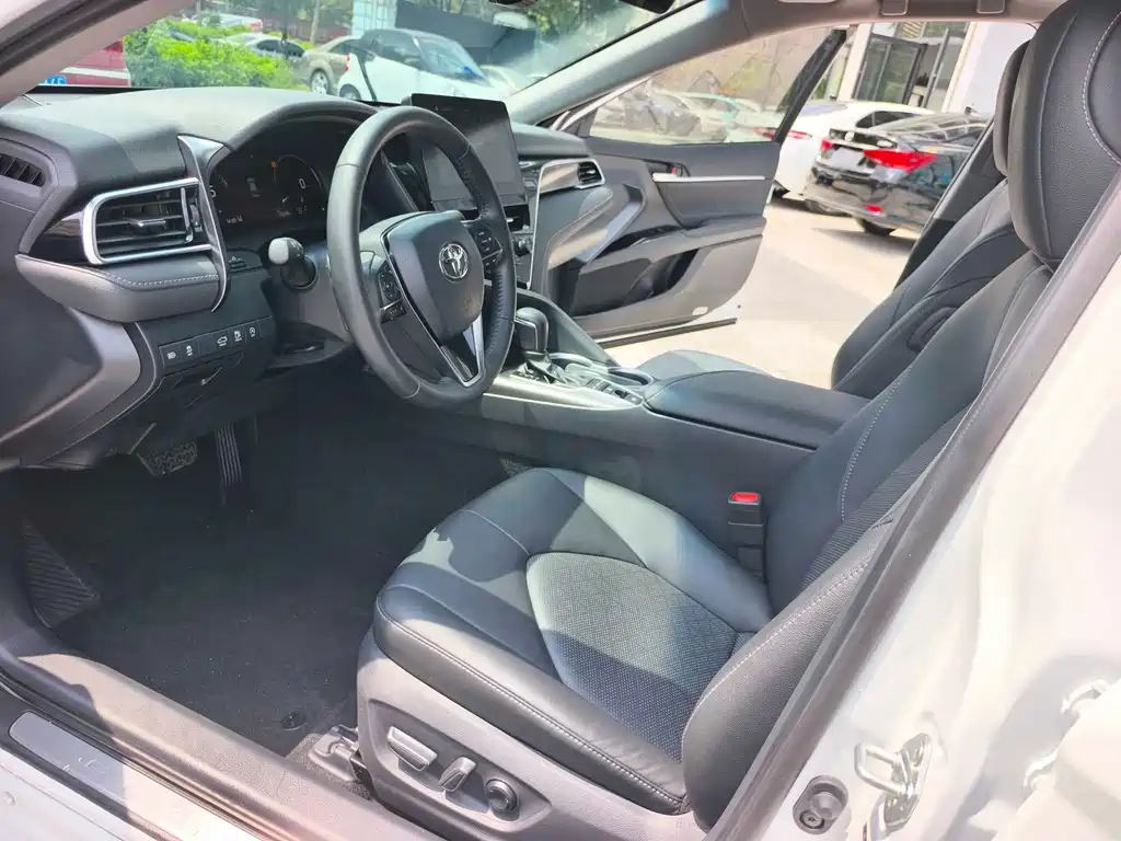 Toyota Camry — миниатюра 9