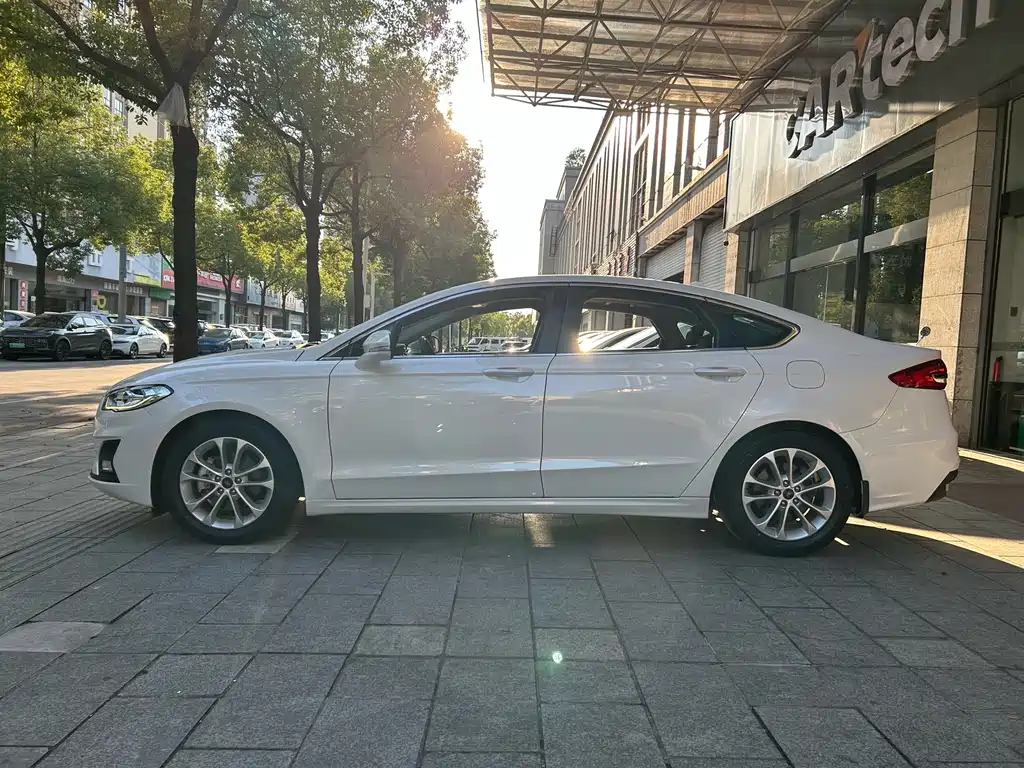 Ford Mondeo — миниатюра 8