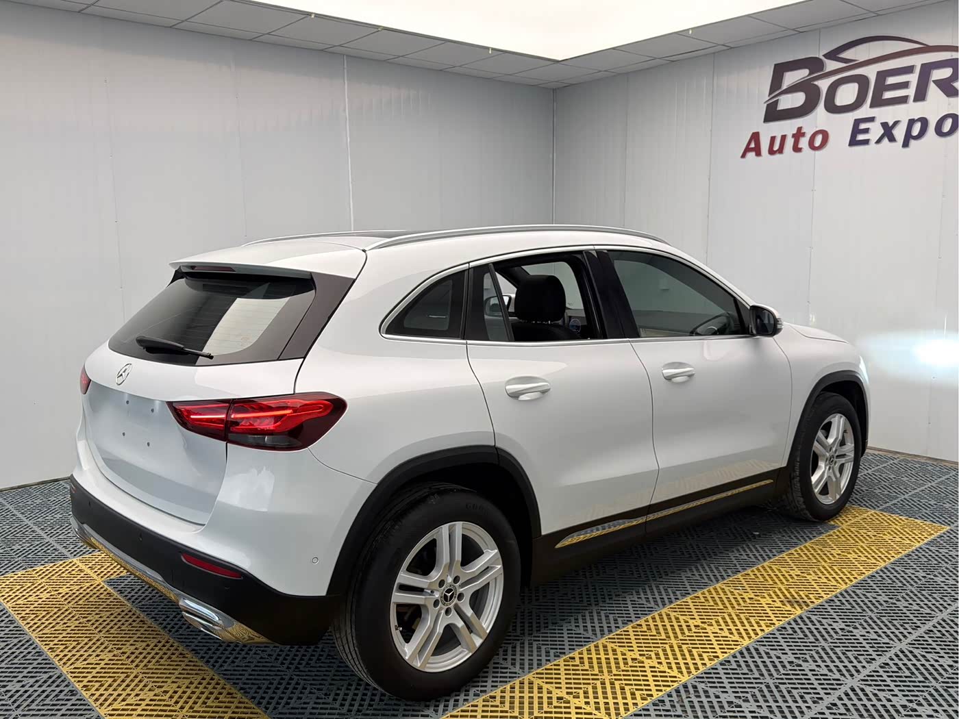 Mercedes-Benz GLA 1.3 л 2021 г. Белый, пробег 42000 км