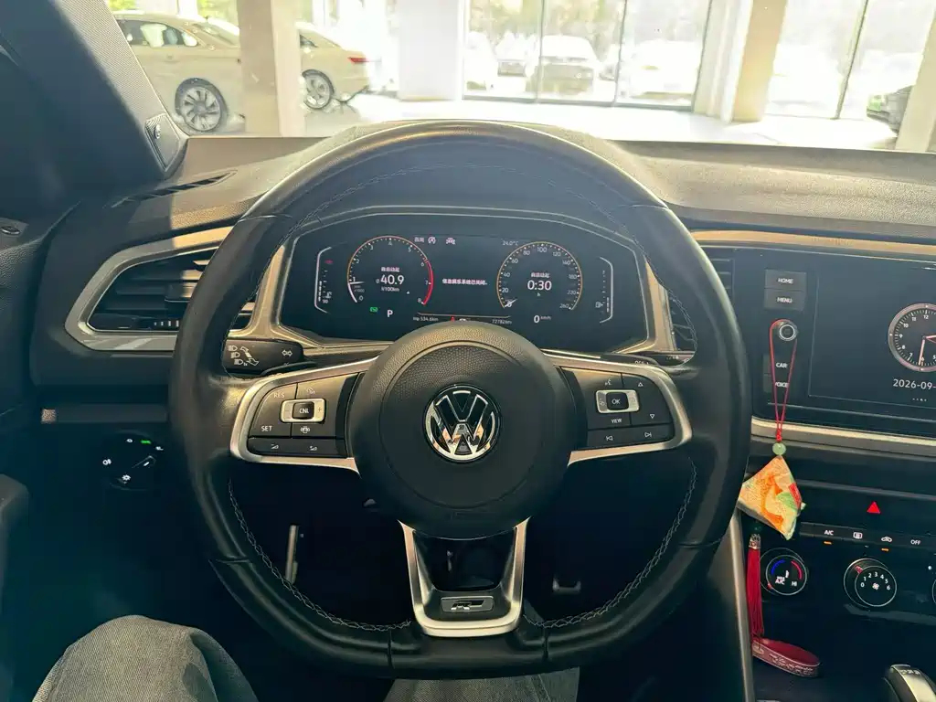 Volkswagen T-Roc — миниатюра 8