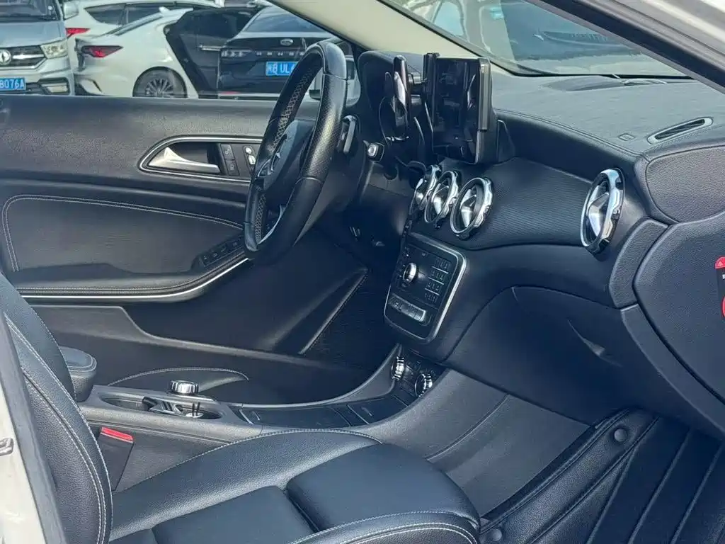 Mercedes-Benz GLA — миниатюра 6