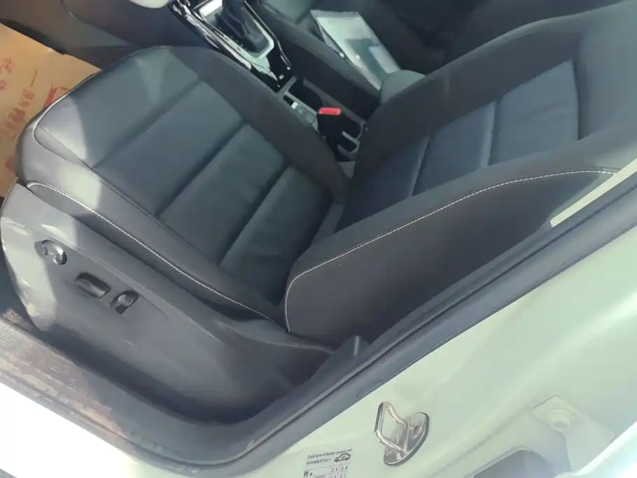 Volkswagen T-Roc — миниатюра 9