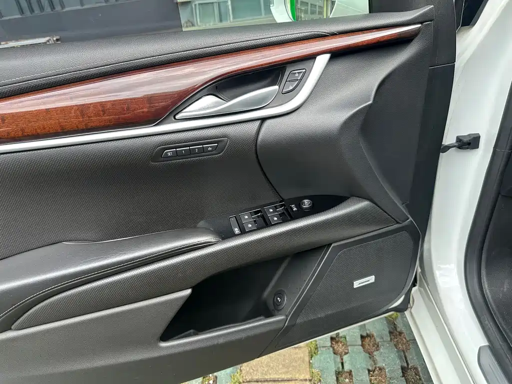 Cadillac XTS — миниатюра 12