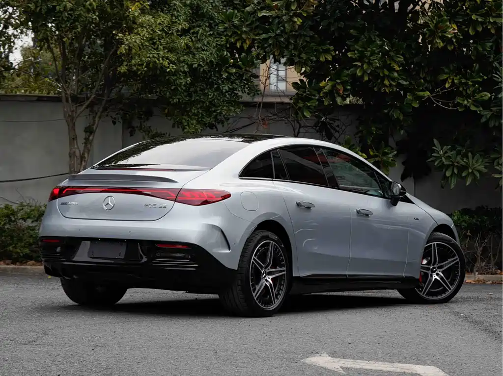 Mercedes-Benz EQE AMG — миниатюра 6