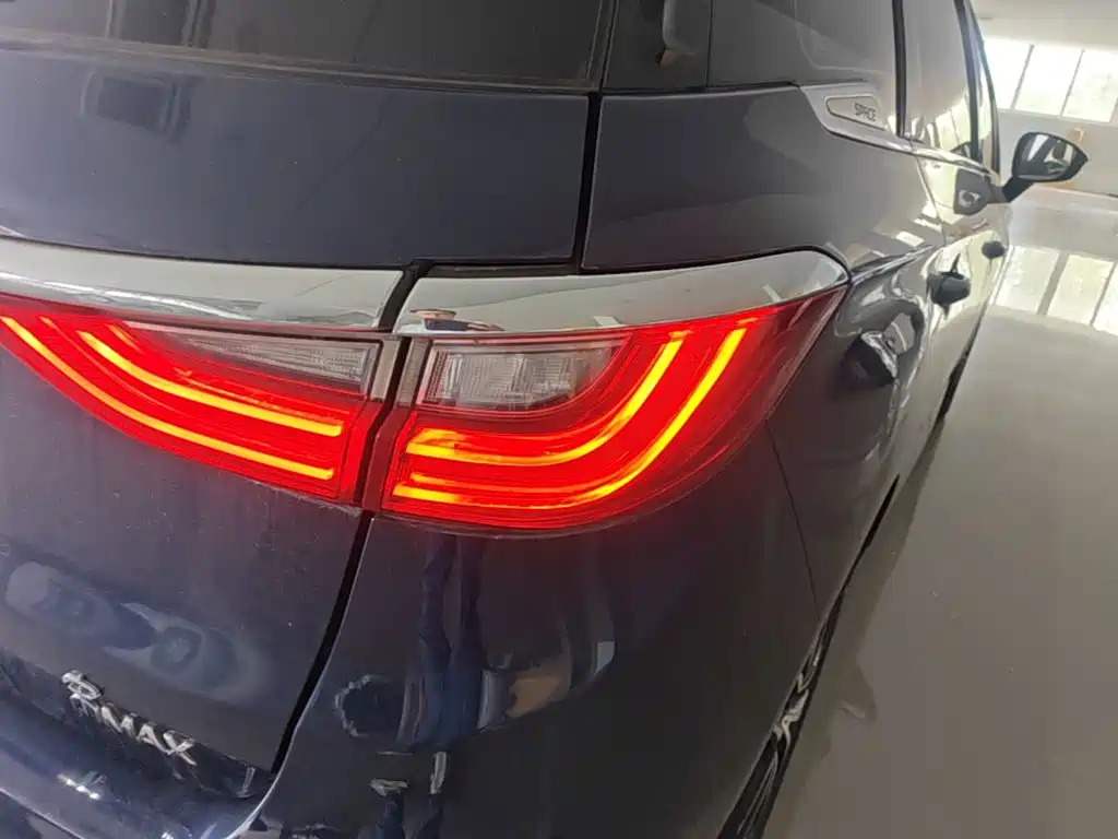 BYD MAX — миниатюра 8