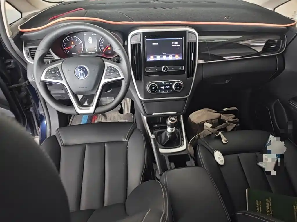 BYD MAX — миниатюра 10