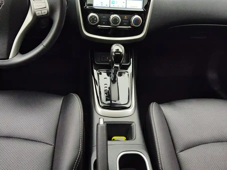 Nissan Tiida — миниатюра 16