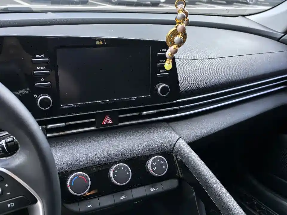 Hyundai Elantra — миниатюра 12