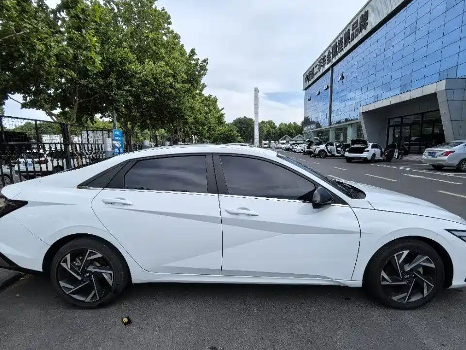 Hyundai Elantra — миниатюра 5