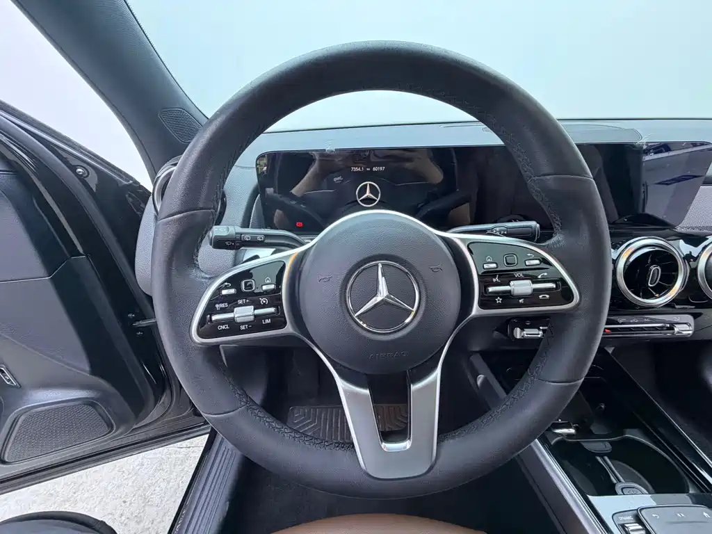 Mercedes-Benz GLB — миниатюра 8
