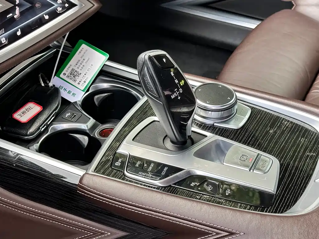 BMW 7 Series — миниатюра 13