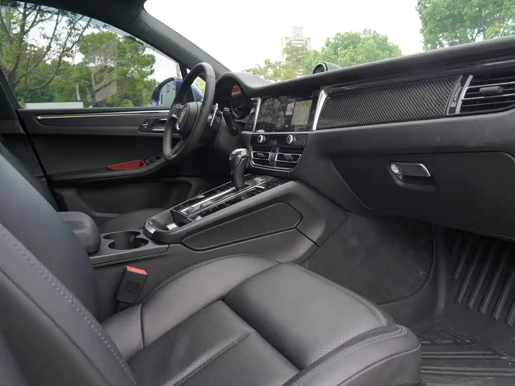 Porsche Macan — миниатюра 10