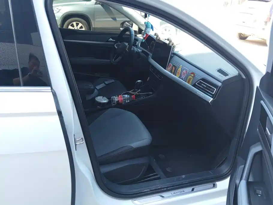 Volkswagen Lavida — миниатюра 8