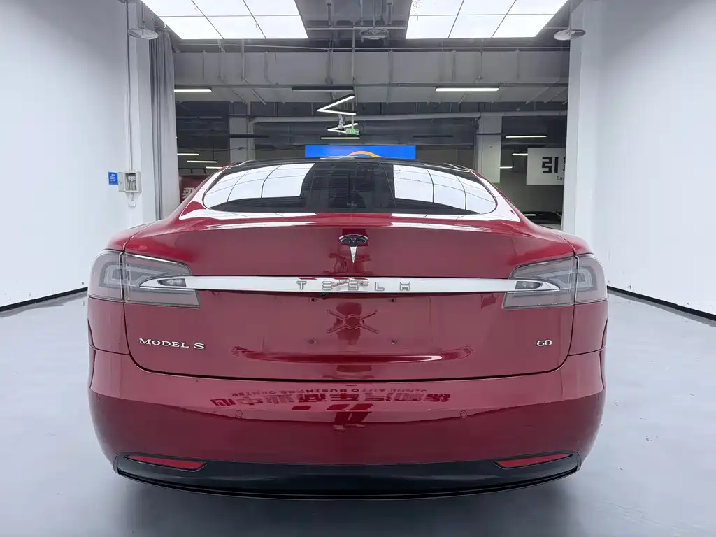 Tesla Model S — миниатюра 10