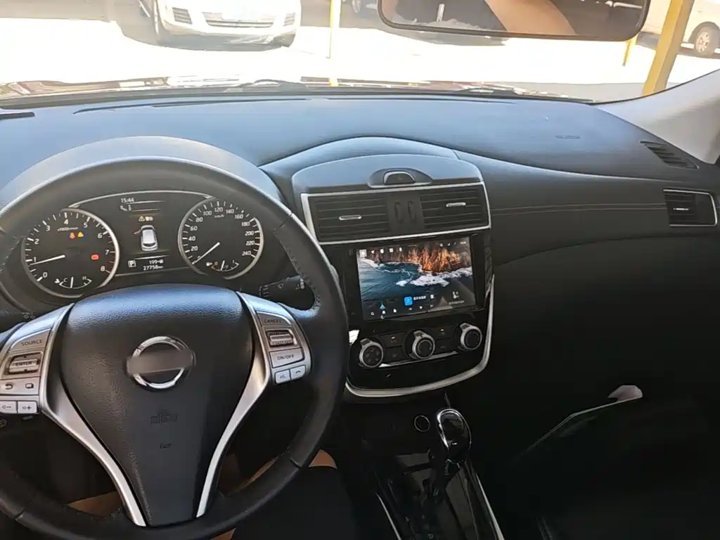 Nissan Tiida — миниатюра 10
