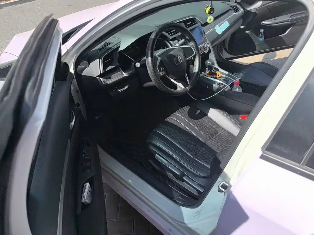 Honda Civic — миниатюра 12