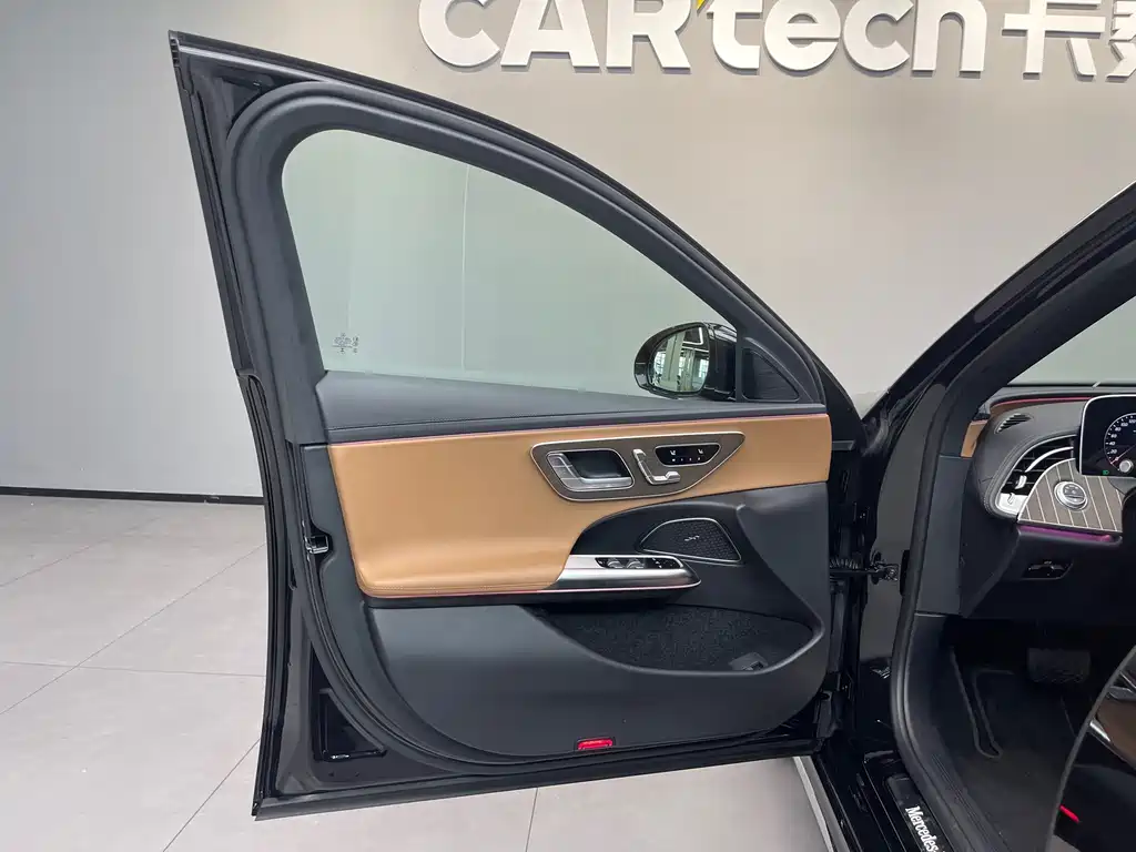 Mercedes-Benz E-Class — миниатюра 21