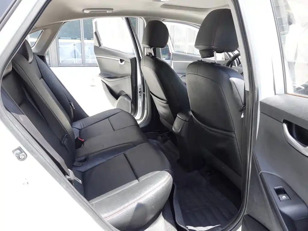 Hyundai Elantra — миниатюра 12