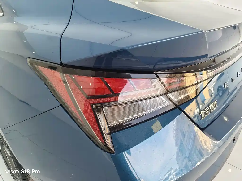 Hyundai Elantra — миниатюра 14