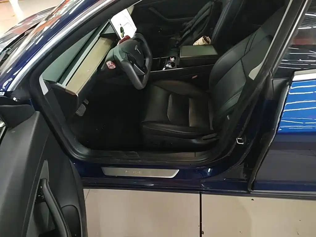 Tesla Model 3 — миниатюра 15