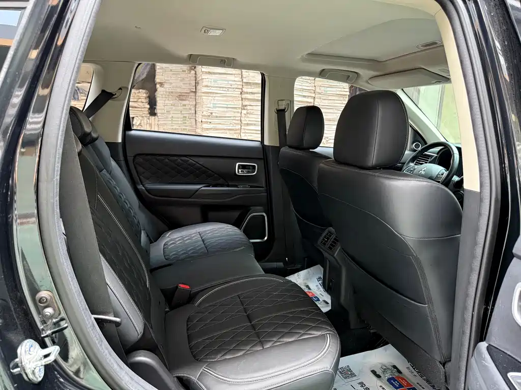 Mitsubishi Outlander — миниатюра 8