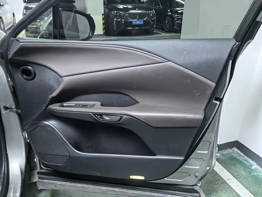 Lexus RX — миниатюра 14
