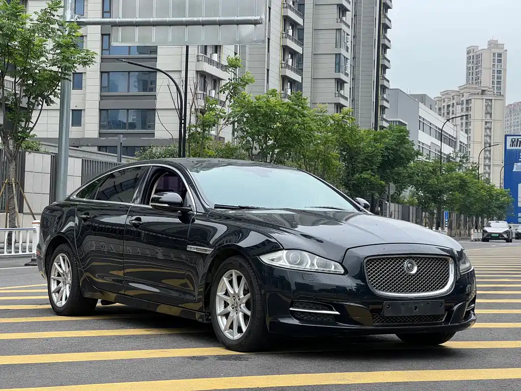 Jaguar XJ — миниатюра 3